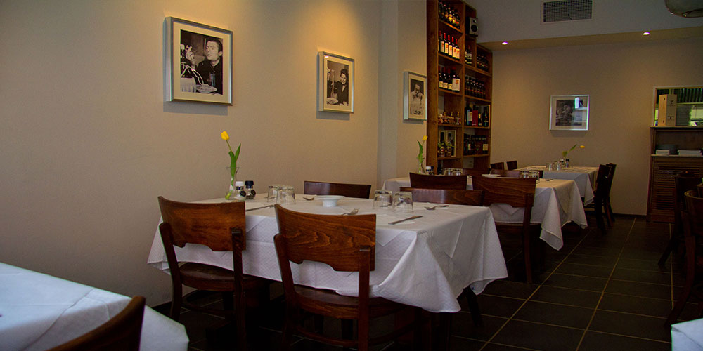 cafe`interior"